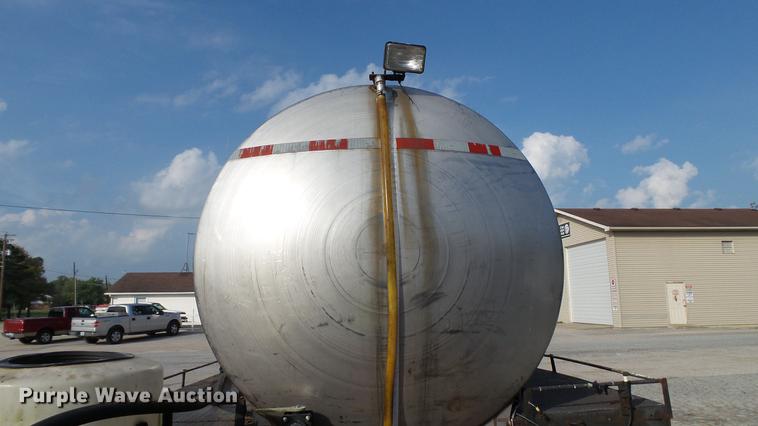 image for item DC2590 1983 Ford LN700 chemical distributor truck