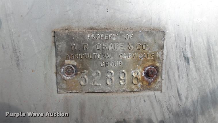 image for item DC2590 1983 Ford LN700 chemical distributor truck