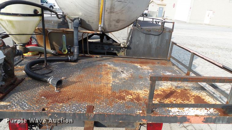 image for item DC2590 1983 Ford LN700 chemical distributor truck