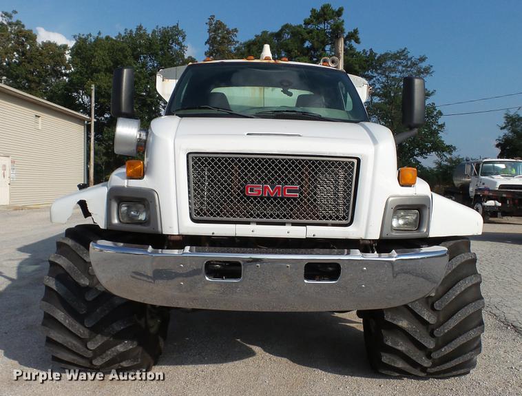 image for item DC2591 2004 GMC C8500 applicator truck