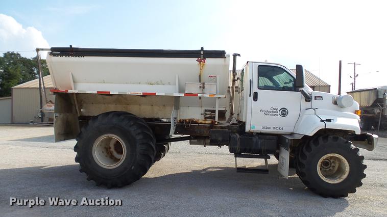 image for item DC2591 2004 GMC C8500 applicator truck