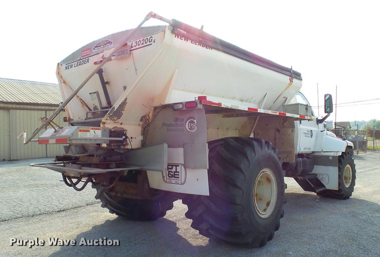 image for item DC2591 2004 GMC C8500 applicator truck