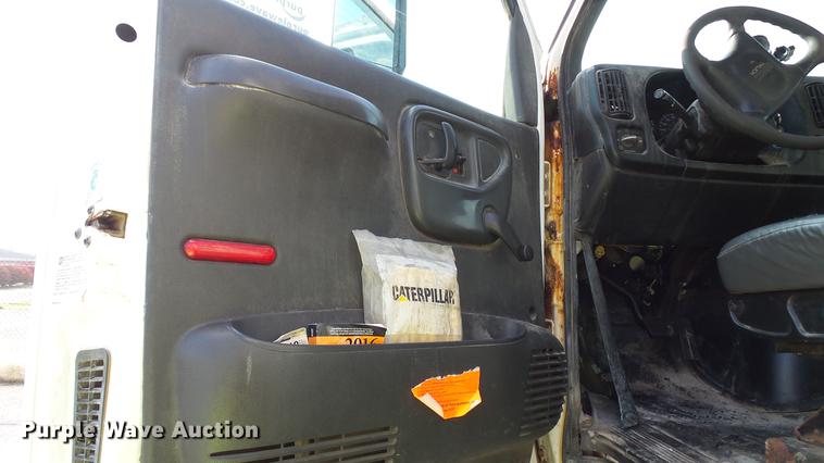 image for item DC2591 2004 GMC C8500 applicator truck