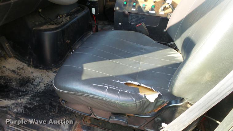 image for item DC2591 2004 GMC C8500 applicator truck