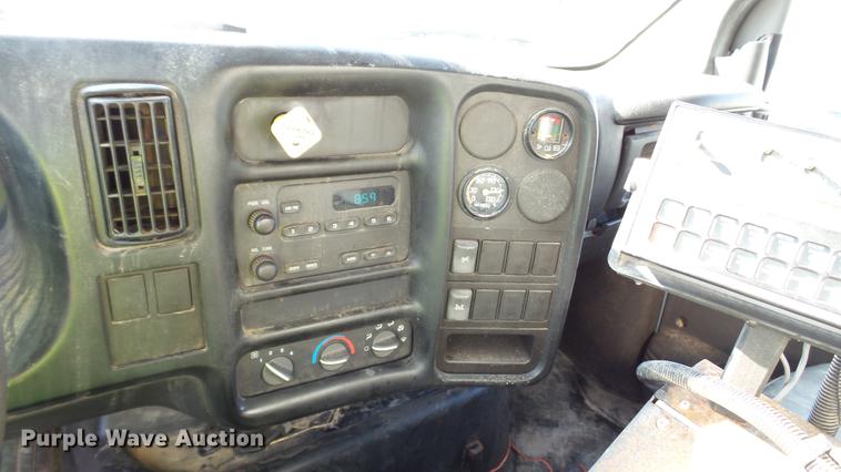 image for item DC2591 2004 GMC C8500 applicator truck