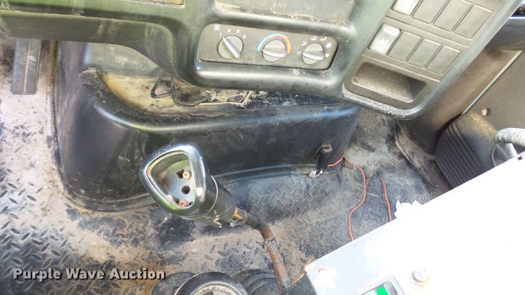 image for item DC2591 2004 GMC C8500 applicator truck