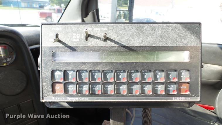 image for item DC2591 2004 GMC C8500 applicator truck