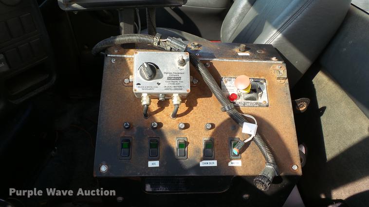 image for item DC2591 2004 GMC C8500 applicator truck