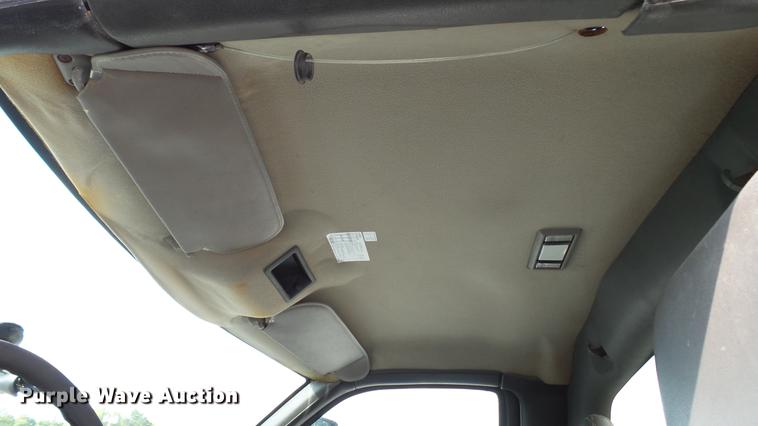 image for item DC2591 2004 GMC C8500 applicator truck