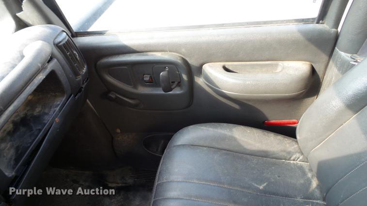 image for item DC2591 2004 GMC C8500 applicator truck