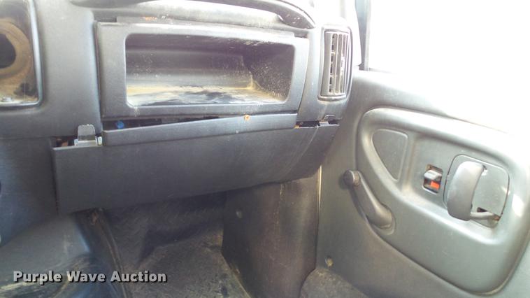 image for item DC2591 2004 GMC C8500 applicator truck