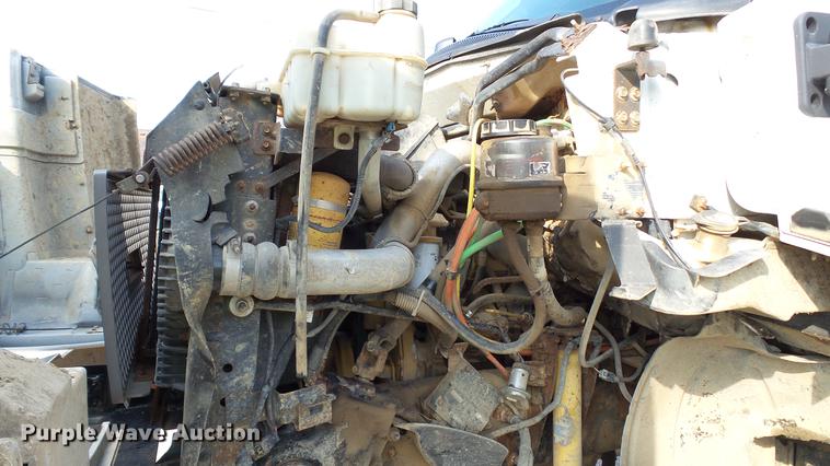 image for item DC2591 2004 GMC C8500 applicator truck