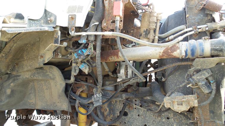 image for item DC2591 2004 GMC C8500 applicator truck