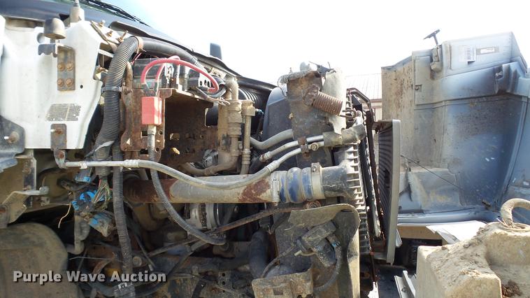 image for item DC2591 2004 GMC C8500 applicator truck