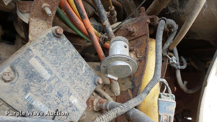 image for item DC2591 2004 GMC C8500 applicator truck