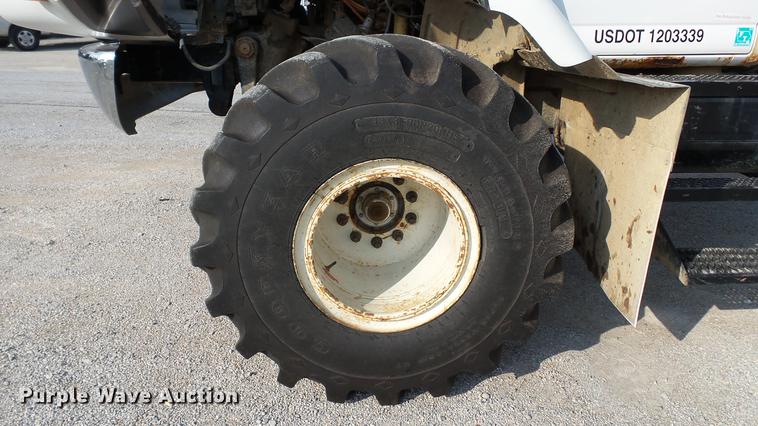 image for item DC2591 2004 GMC C8500 applicator truck