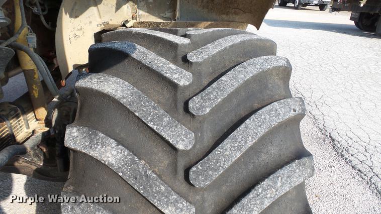 image for item DC2591 2004 GMC C8500 applicator truck