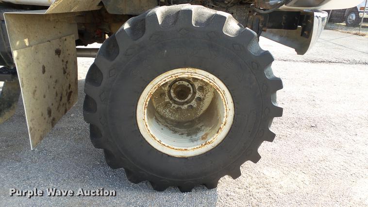 image for item DC2591 2004 GMC C8500 applicator truck