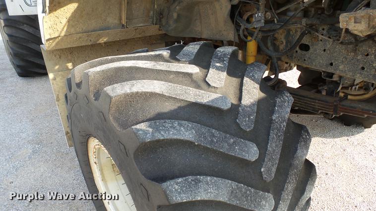 image for item DC2591 2004 GMC C8500 applicator truck