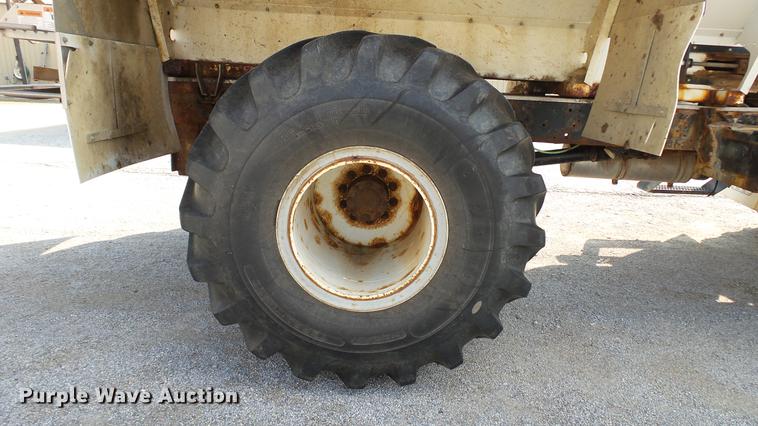 image for item DC2591 2004 GMC C8500 applicator truck