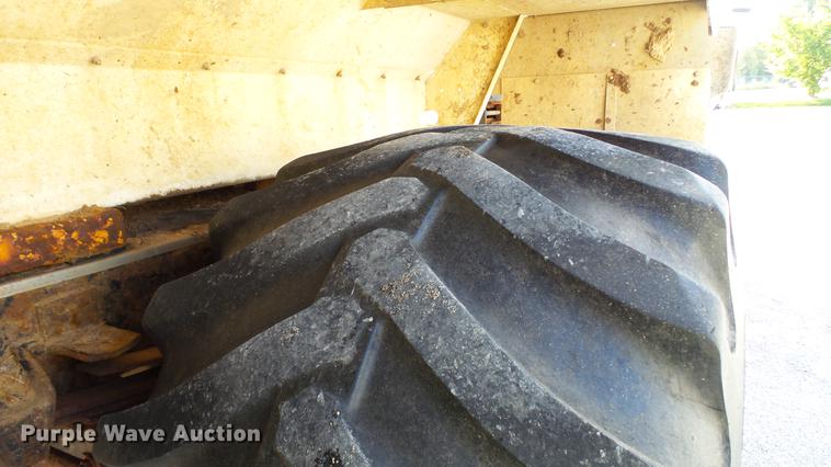 image for item DC2591 2004 GMC C8500 applicator truck