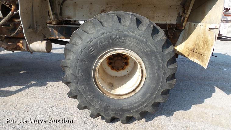 image for item DC2591 2004 GMC C8500 applicator truck