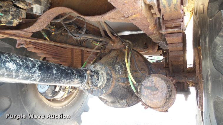 image for item DC2591 2004 GMC C8500 applicator truck