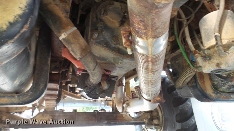 image for item DC2591 2004 GMC C8500 applicator truck