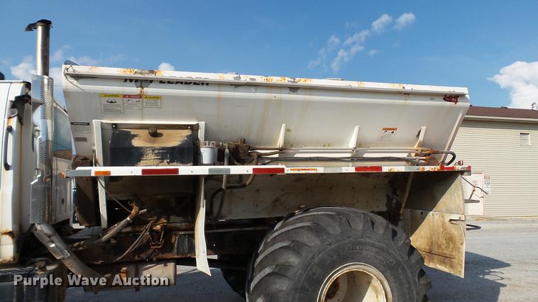 image for item DC2591 2004 GMC C8500 applicator truck