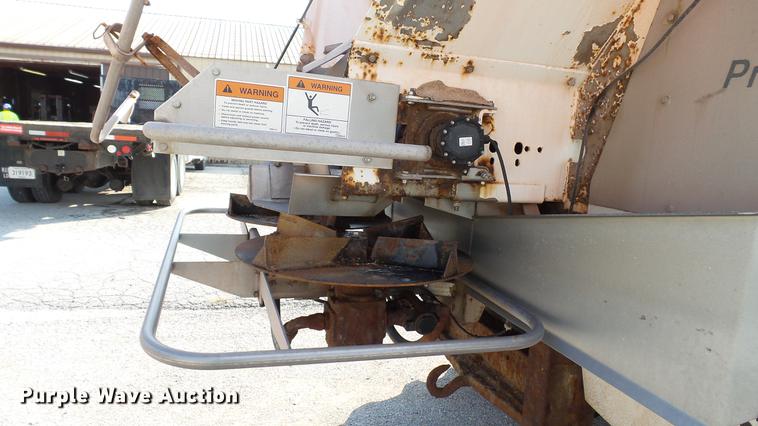 image for item DC2591 2004 GMC C8500 applicator truck