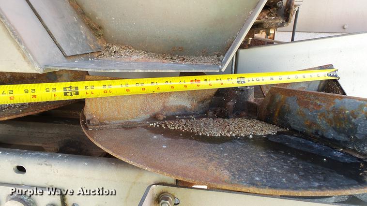 image for item DC2591 2004 GMC C8500 applicator truck