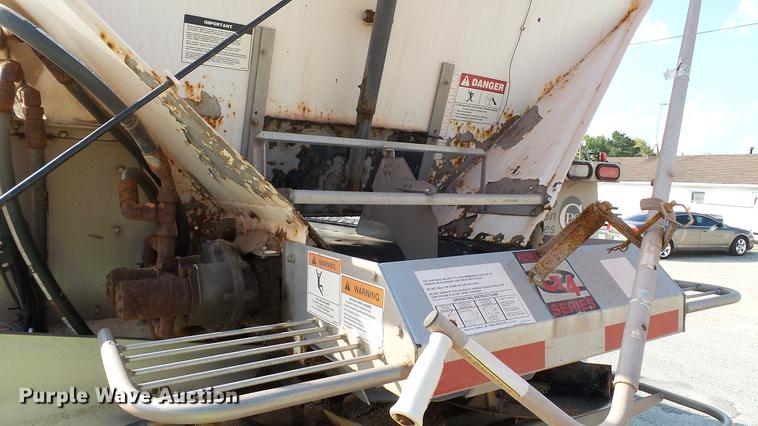 image for item DC2591 2004 GMC C8500 applicator truck