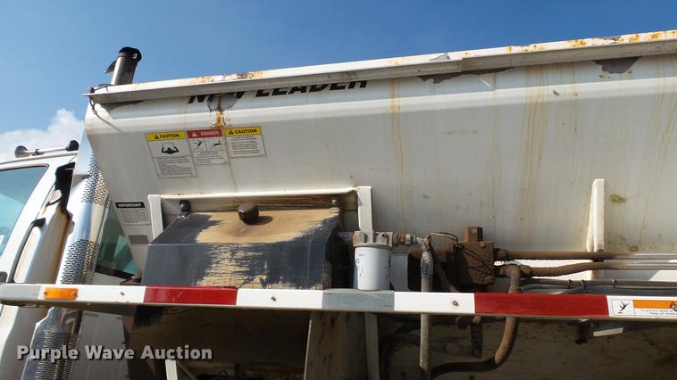 image for item DC2591 2004 GMC C8500 applicator truck