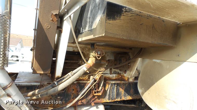 image for item DC2591 2004 GMC C8500 applicator truck