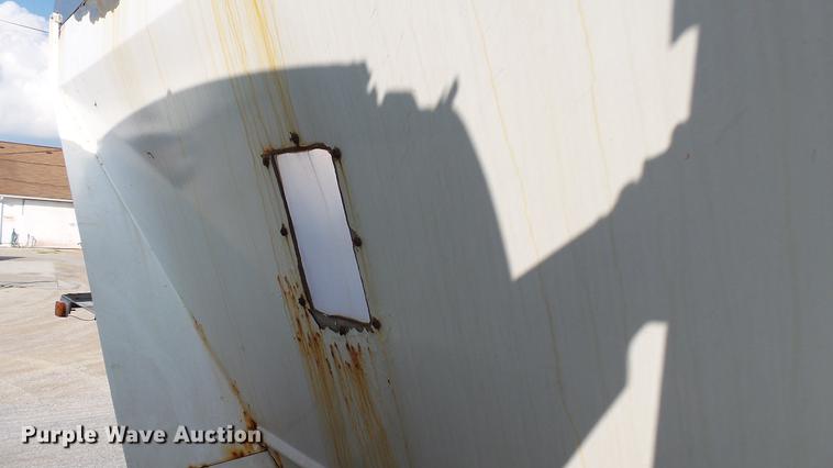 image for item DC2591 2004 GMC C8500 applicator truck