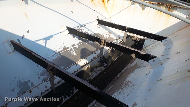 image for item DC2591 2004 GMC C8500 applicator truck