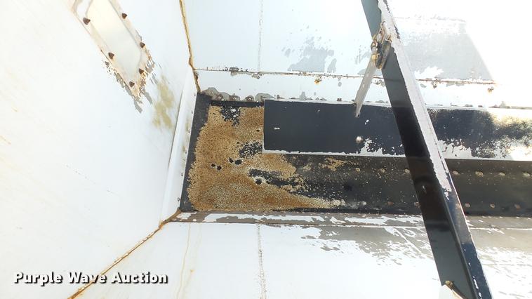 image for item DC2591 2004 GMC C8500 applicator truck