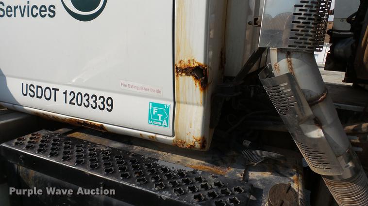 image for item DC2591 2004 GMC C8500 applicator truck