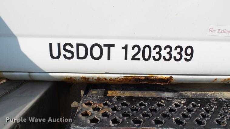 image for item DC2591 2004 GMC C8500 applicator truck