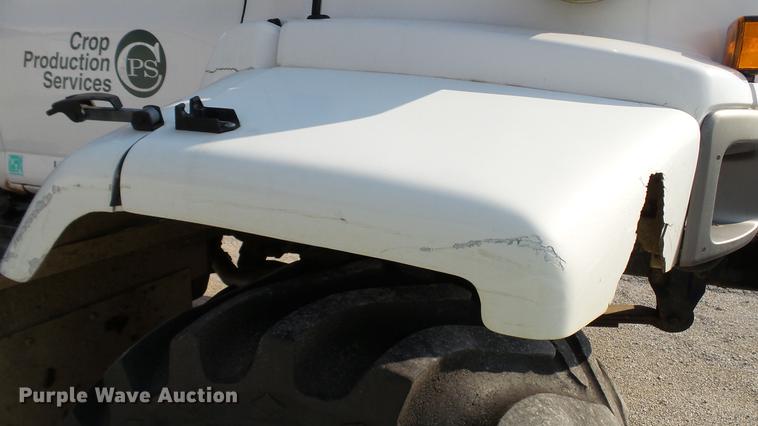 image for item DC2591 2004 GMC C8500 applicator truck