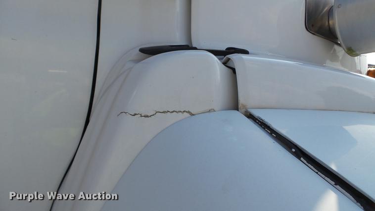 image for item DC2591 2004 GMC C8500 applicator truck