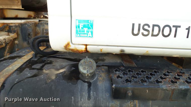 image for item DC2591 2004 GMC C8500 applicator truck