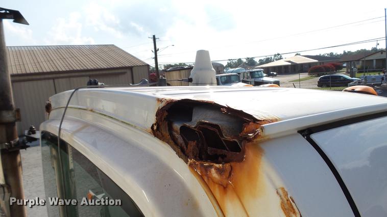 image for item DC2591 2004 GMC C8500 applicator truck