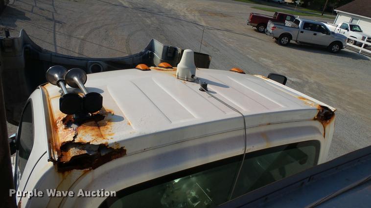 image for item DC2591 2004 GMC C8500 applicator truck