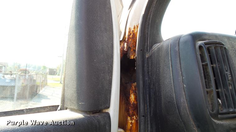 image for item DC2591 2004 GMC C8500 applicator truck