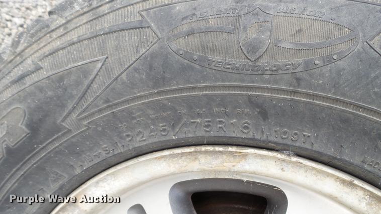 image for item DC2592 2001 GMC Sierra 1500 pickup truck