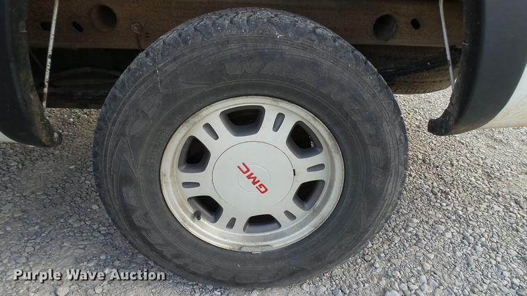 image for item DC2592 2001 GMC Sierra 1500 pickup truck