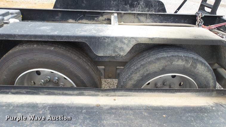 image for item DC2595 2010 Behnke SCST80E sprayer trailer