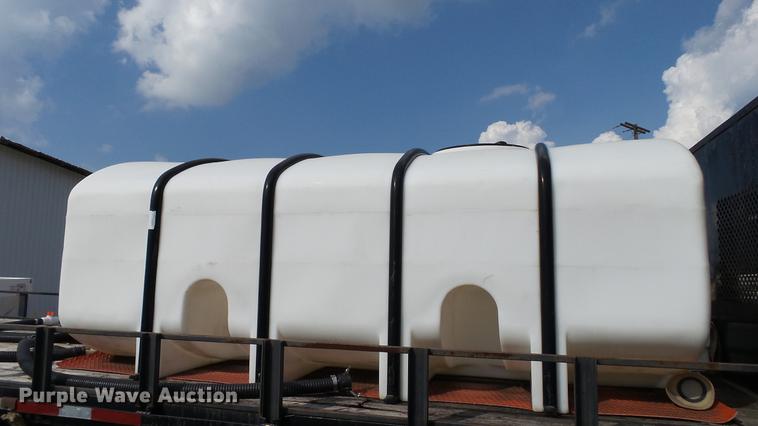 image for item DC2596 Snyder Industries poly tank