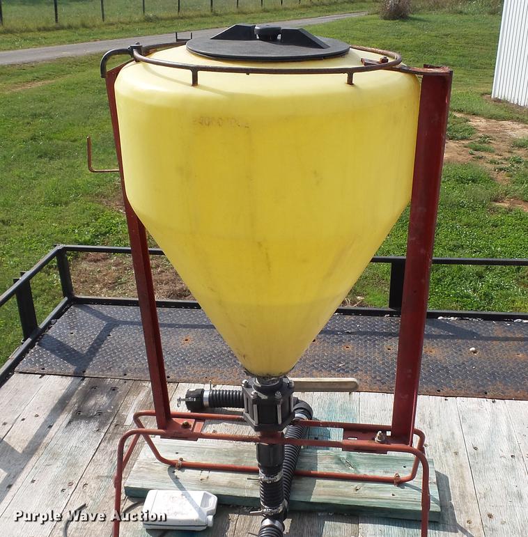 image for item DC2596 Snyder Industries poly tank